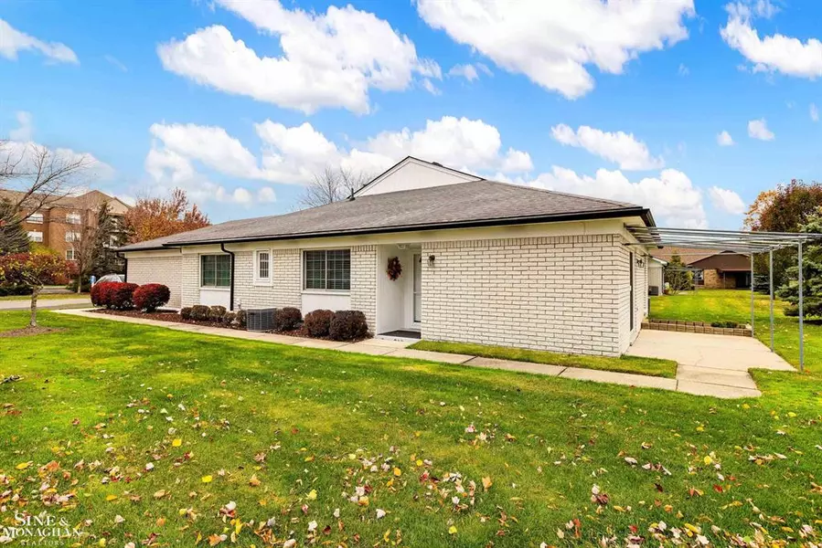 624 Country Club Drive, St. Clair Shores, MI 48082