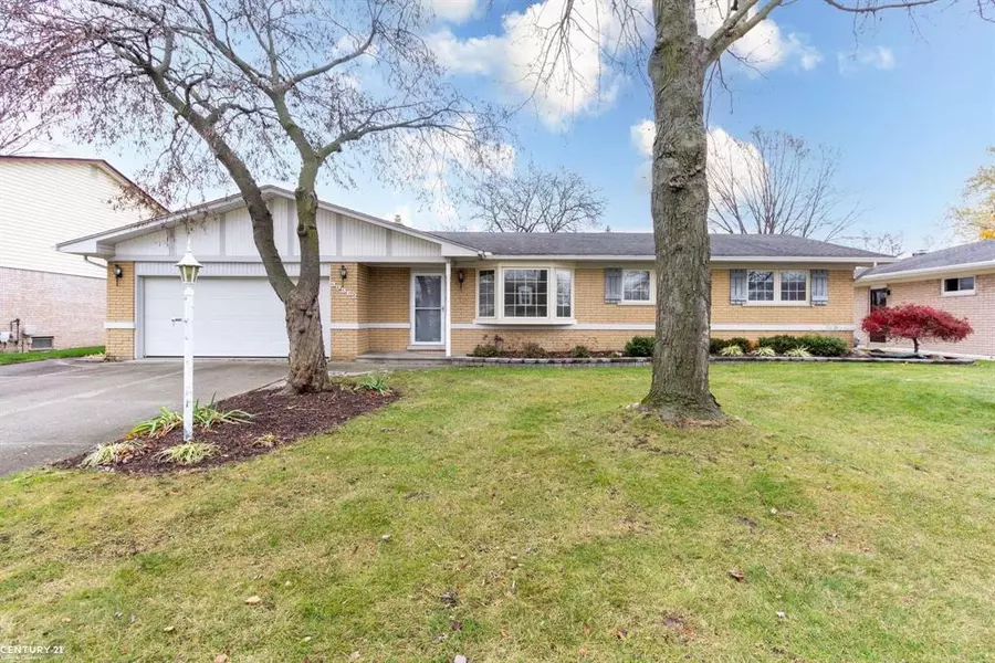 39362 Aynesley Street, Clinton Township, MI 48038