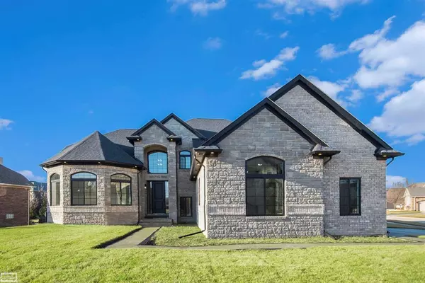16357 Via Mera,  Macomb Twp,  MI 48042