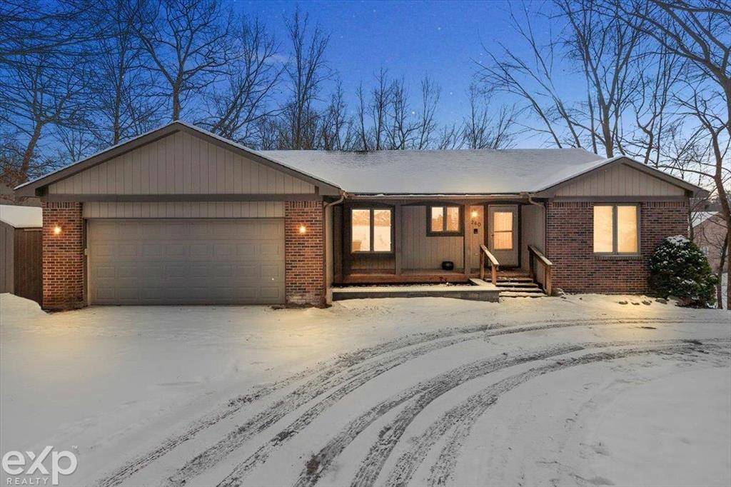 1260 Indian Lake Road, Lake Orion Vlg, MI 48362