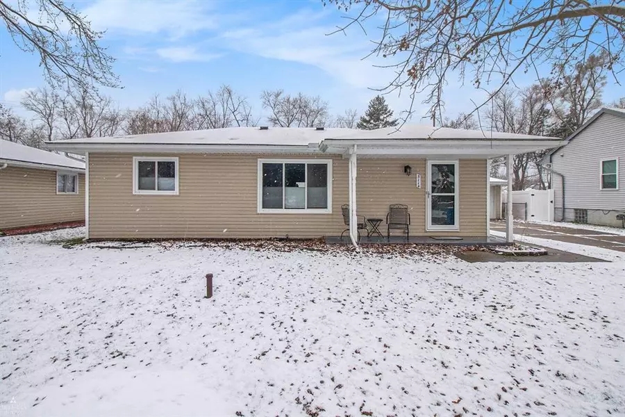 3114 mapledale Street, Commerce Twp, MI 48382