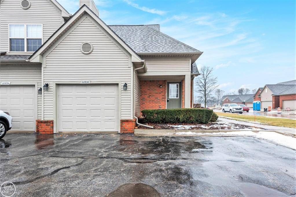 28690 Portsmouth Court, Chesterfield Twp, MI 48047