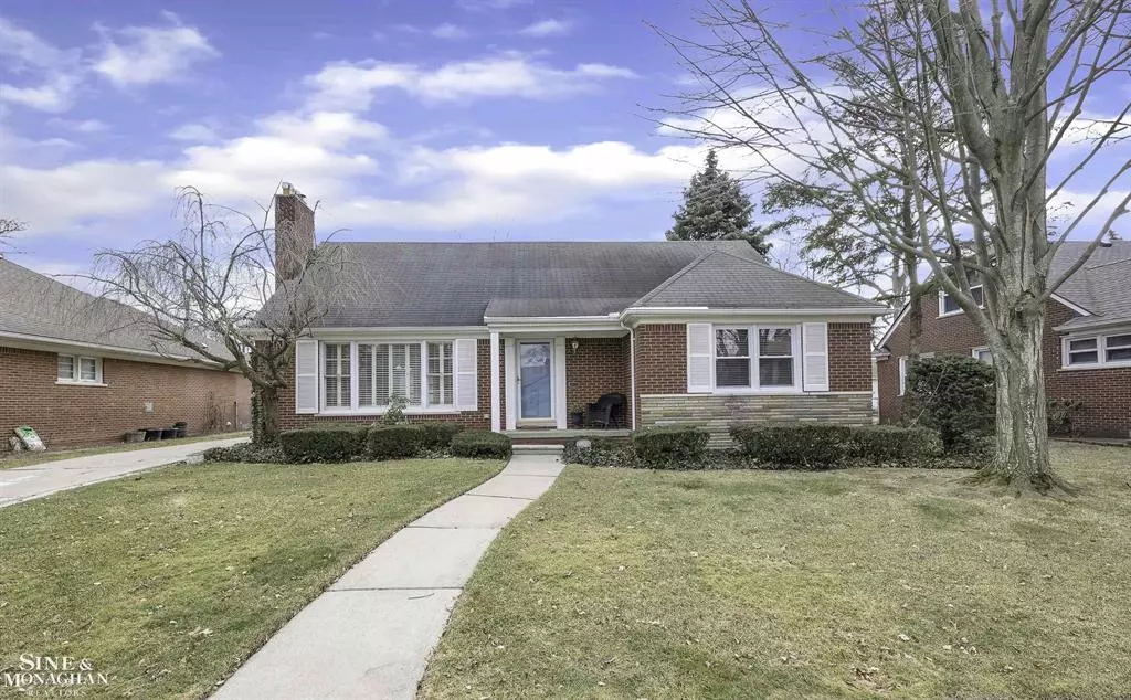 Grosse Pointe Woods, MI 48236,19928 Fairway Drive