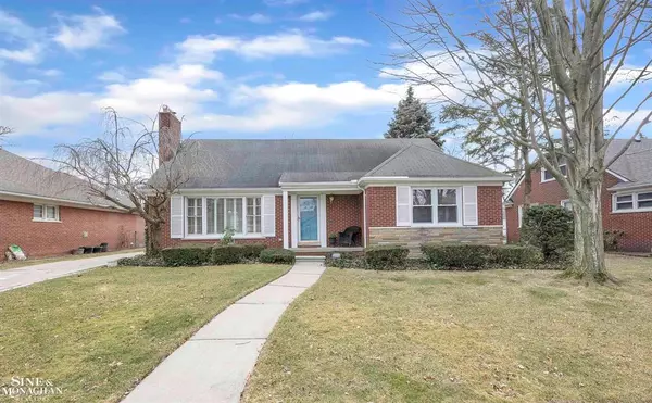 19928 Fairway Drive, Grosse Pointe Woods, MI 48236