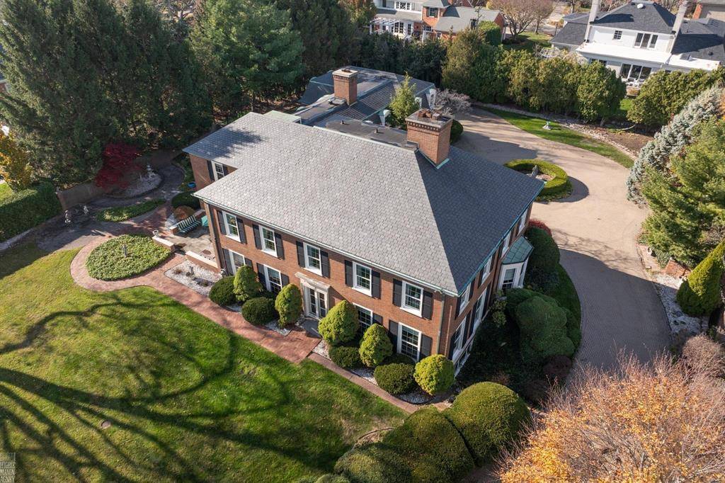 Grosse Pointe Farms, MI 48236,105 Lake Shore Road