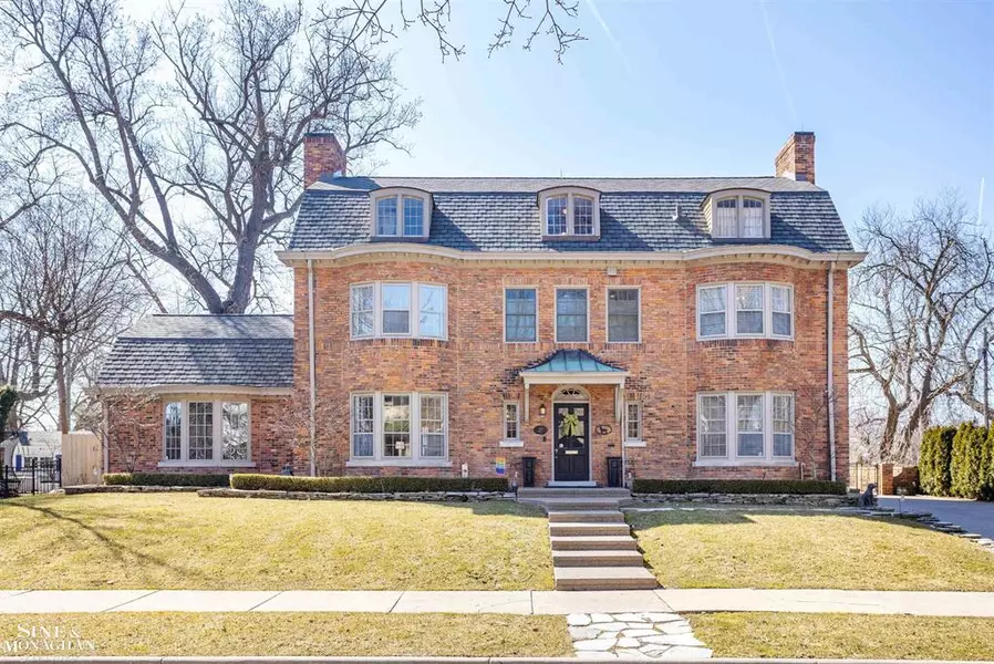 27 Beverly Road, Grosse Pointe Farms, MI 48236