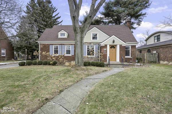 612 Hawthorne Road, Grosse Pointe Woods, MI 48236