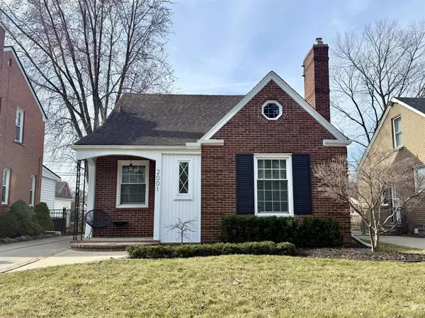 2001 Van Antwerp Street,  Grosse Pointe Woods,  MI 48236