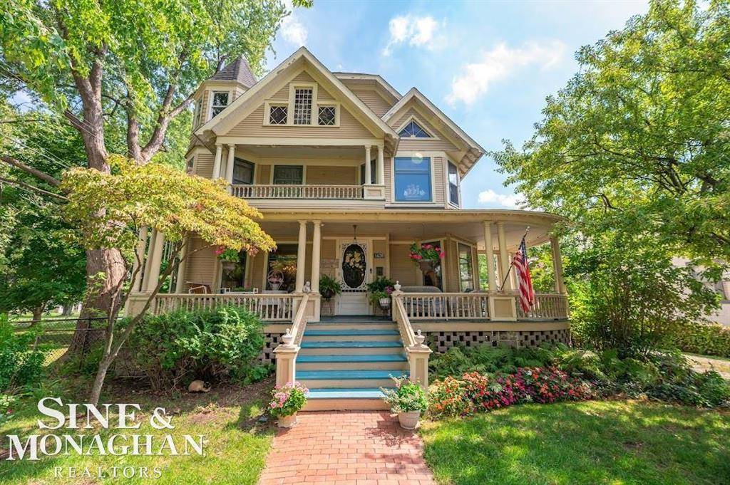 1426 St Clair River Drive, Algonac, MI 48001