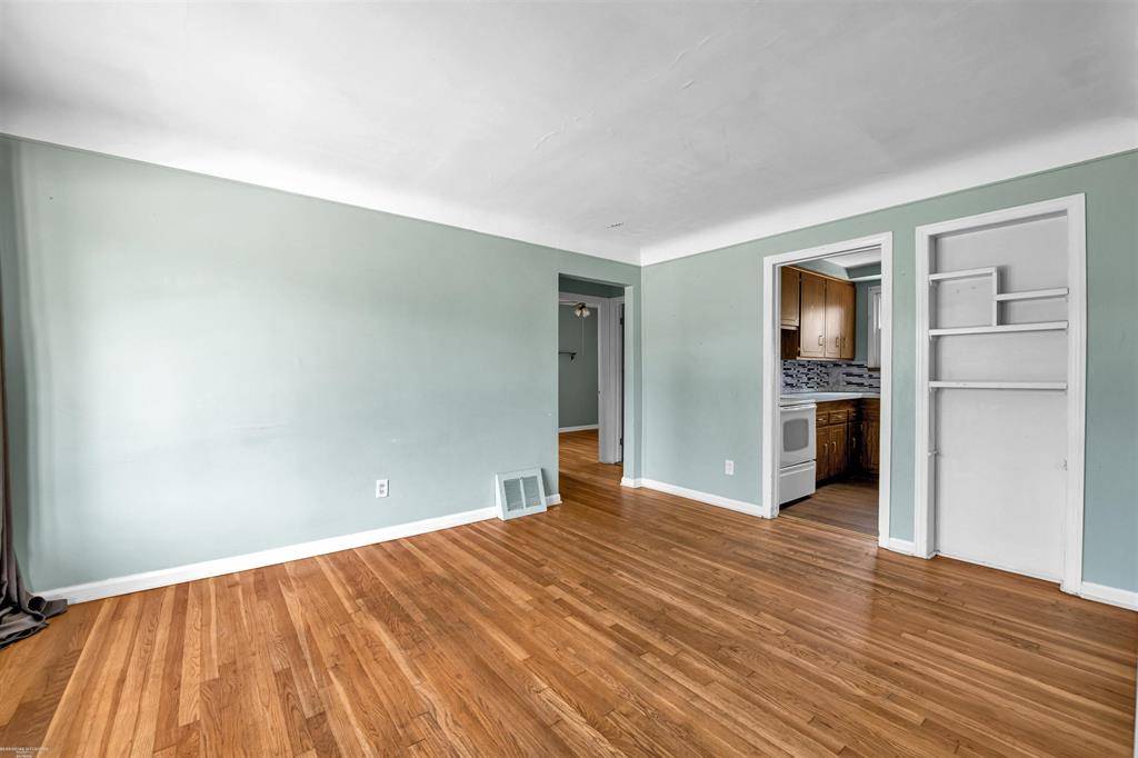 St. Clair Shores, MI 48081,27324 Larchmont Street
