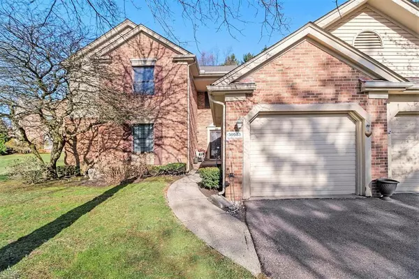 36983 DARTMOOR Drive #74, Farmington Hills, MI 48331