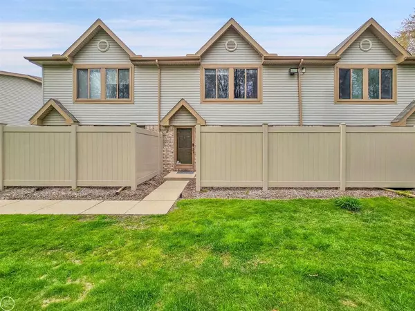 50419 S Bay Run Street, Chesterfield Twp, MI 48047