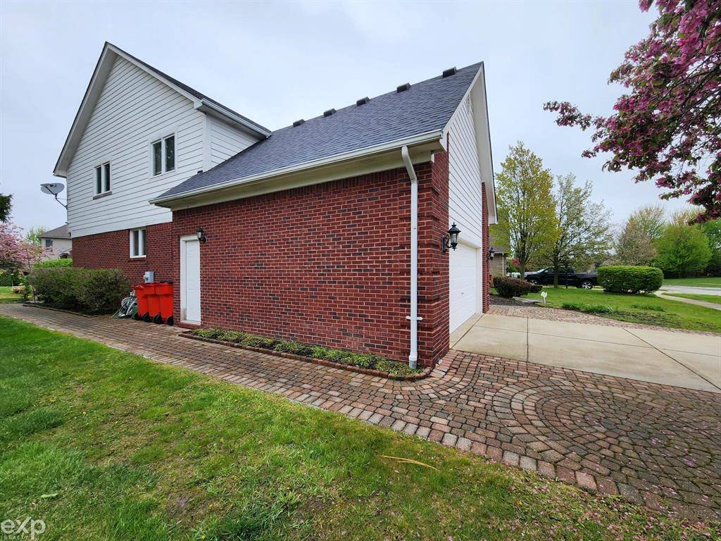Macomb Twp, MI 48044,19913 Mapleton Drive