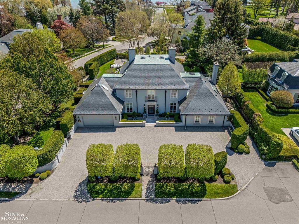 Grosse Pointe Farms, MI 48236,65 Tonnancour Place