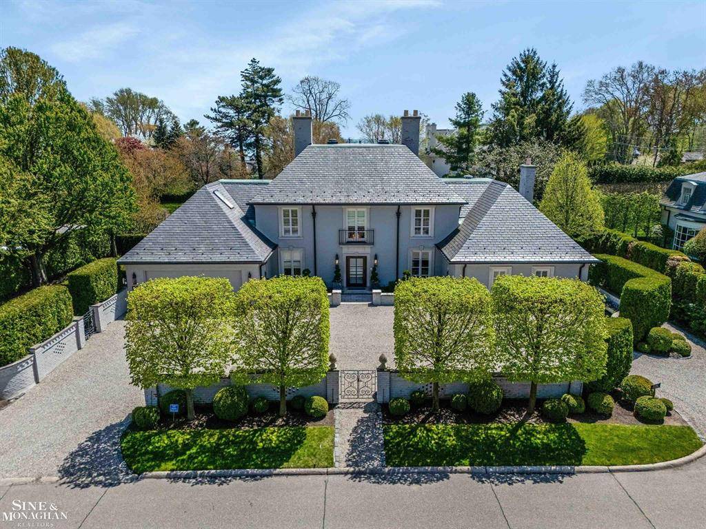 Grosse Pointe Farms, MI 48236,65 Tonnancour Place