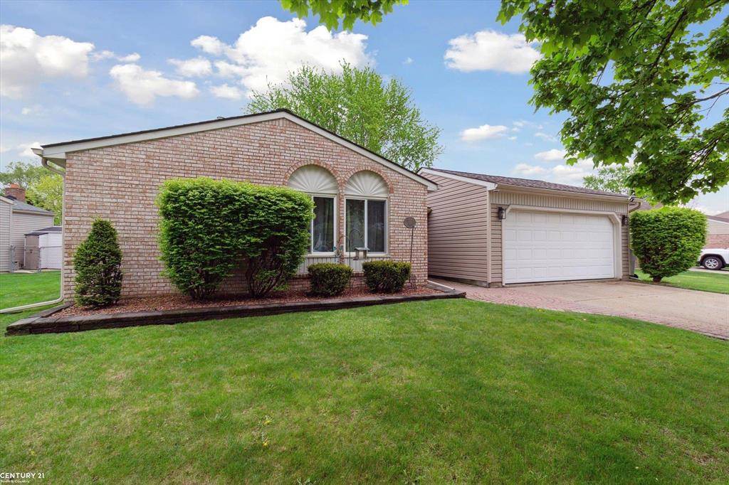 16060 Touraine Drive, Clinton Twp, MI 48038