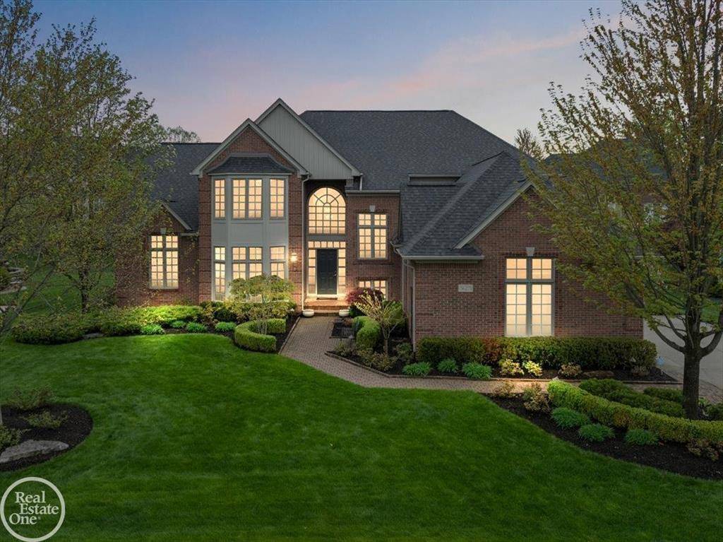 56271 Ashbrooke East Drive, Shelby Twp, MI 48316