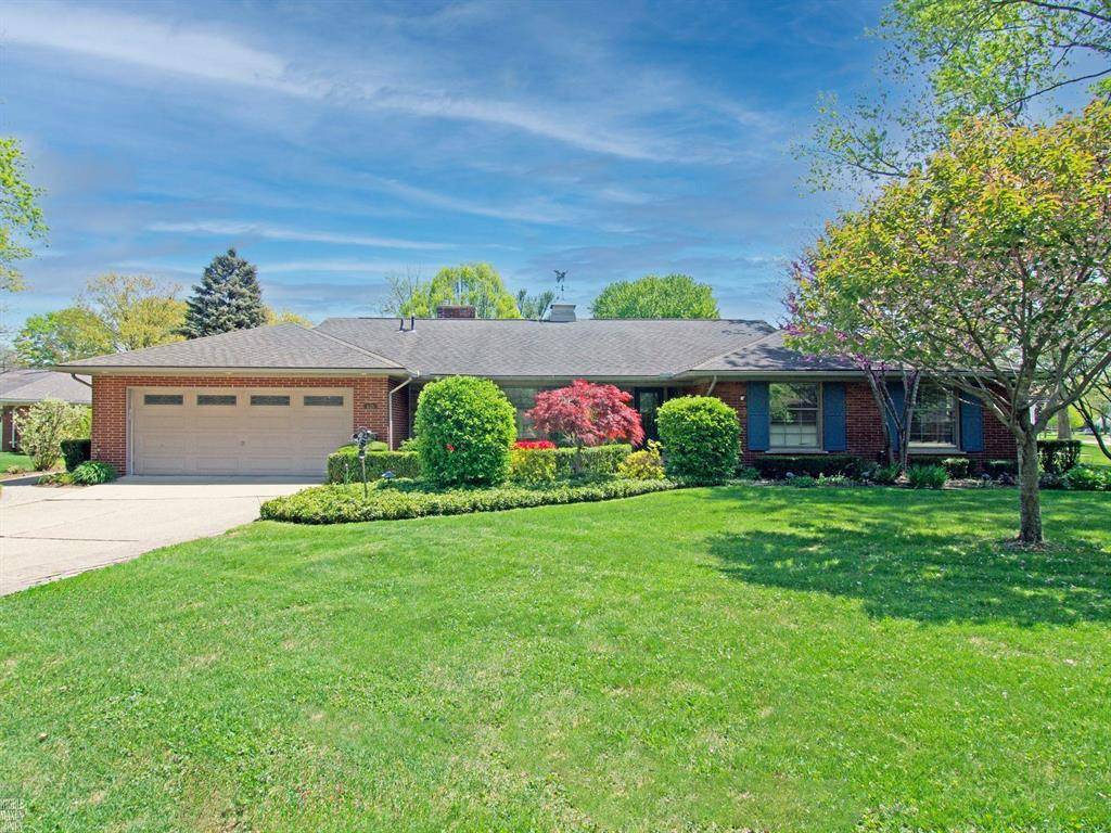 626 S Higbie Place, Grosse Pointe Woods, MI 48236