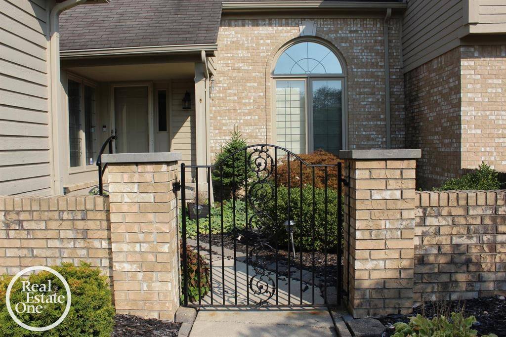 Macomb Twp, MI 48042,16876 Pebble Court