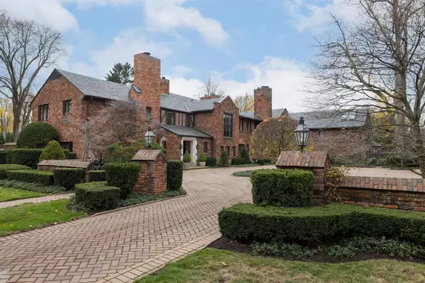 379 Lakeland Street, Grosse Pointe, MI 48230