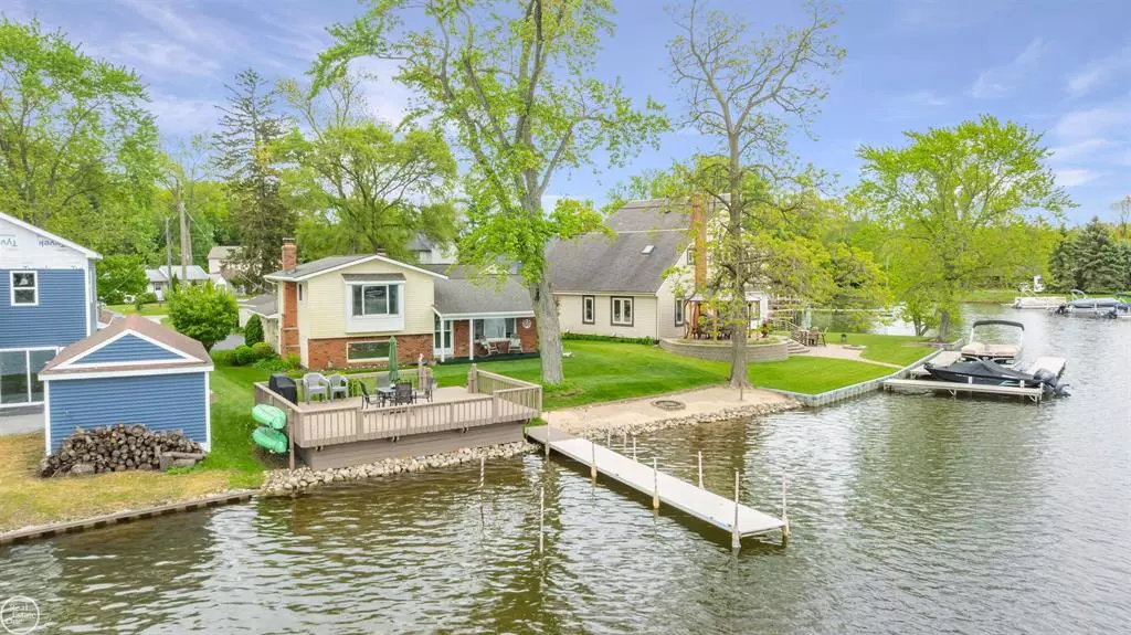 8878 Arlington Road, White Lake Twp, MI 48386