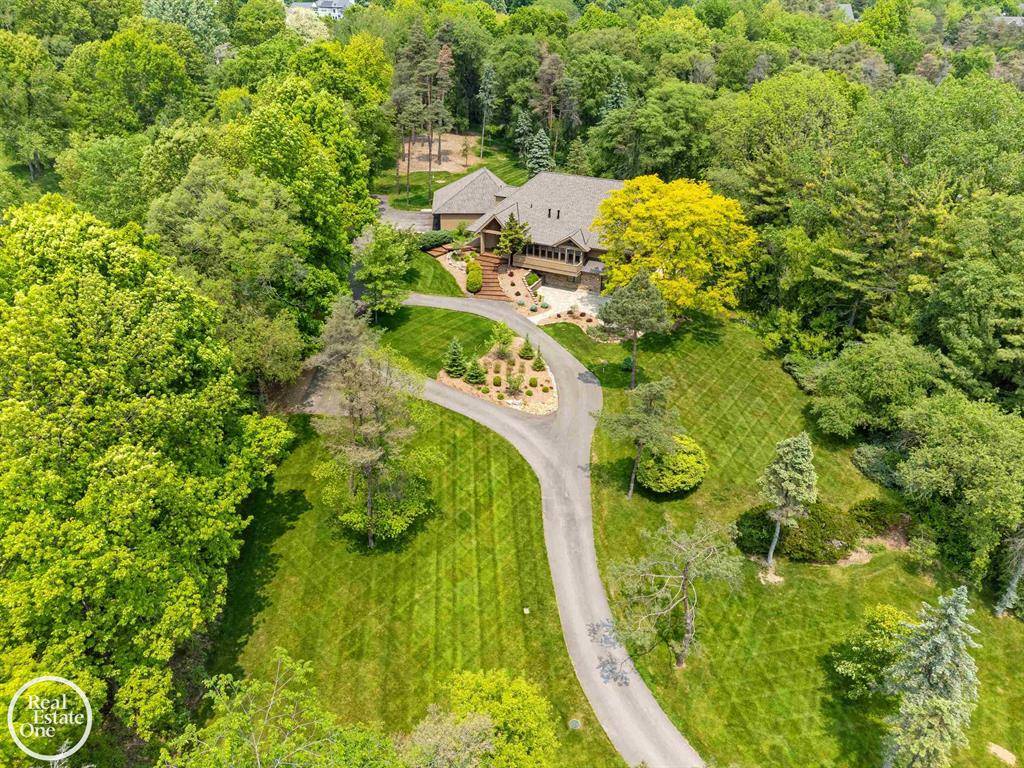 Rochester Hills, MI 48306,966 Pine Needle Trail
