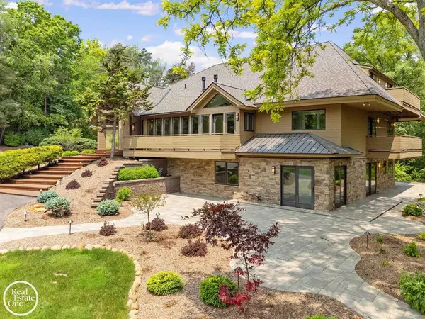 966 Pine Needle Trail, Oakland Twp, MI 48306