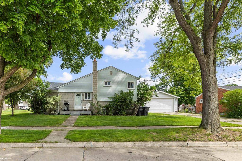 8912 Hubbard Street, Livonia, MI 48150