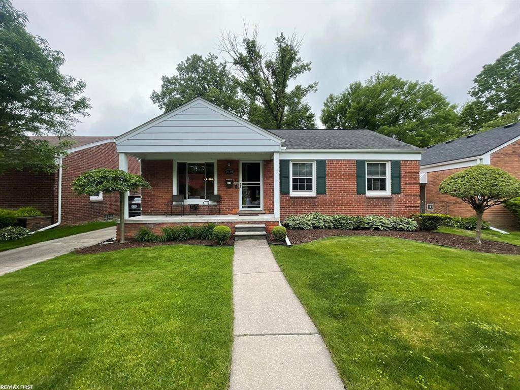 2029 Manchester Road, Grosse Pointe Woods, MI 48236