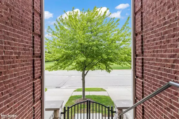 Macomb Twp, MI 48044,16713 Kensington Drive
