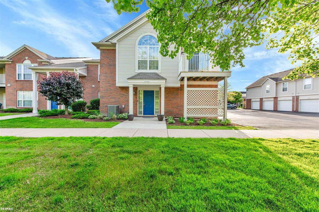 51709 W Adler Park Drive 21, New Baltimore, MI 48051