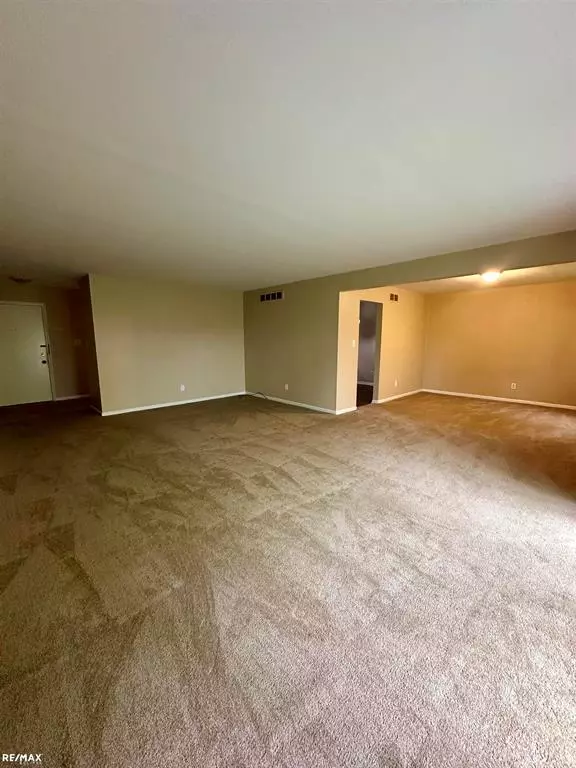 Bloomfield Hills, MI 48302,2449 Mulberry Square