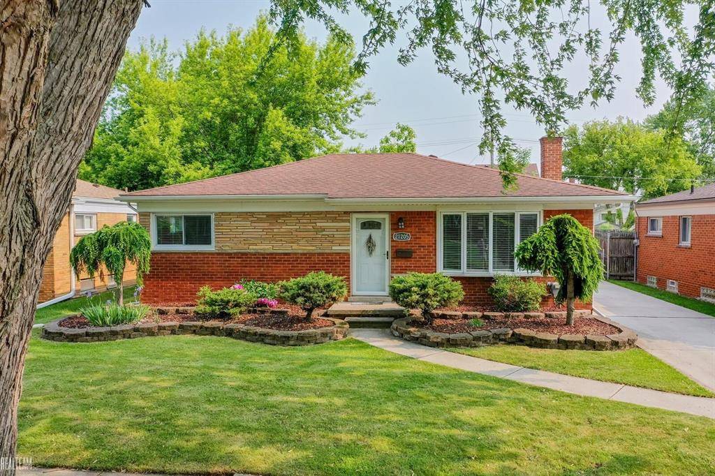 21205 Centennial Street, St. Clair Shores, MI 48081