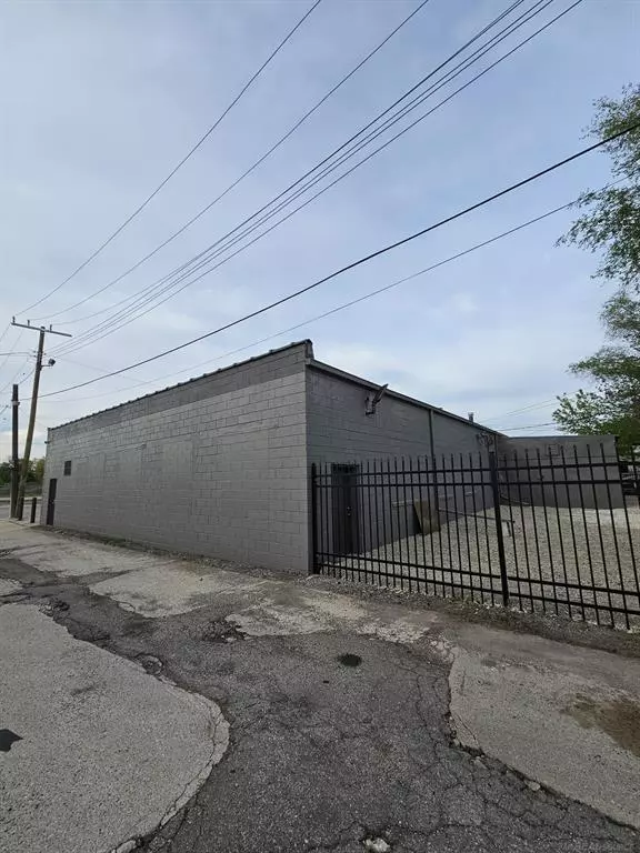 Hazel Park, MI 48030,32 E 10 Mile Road Road