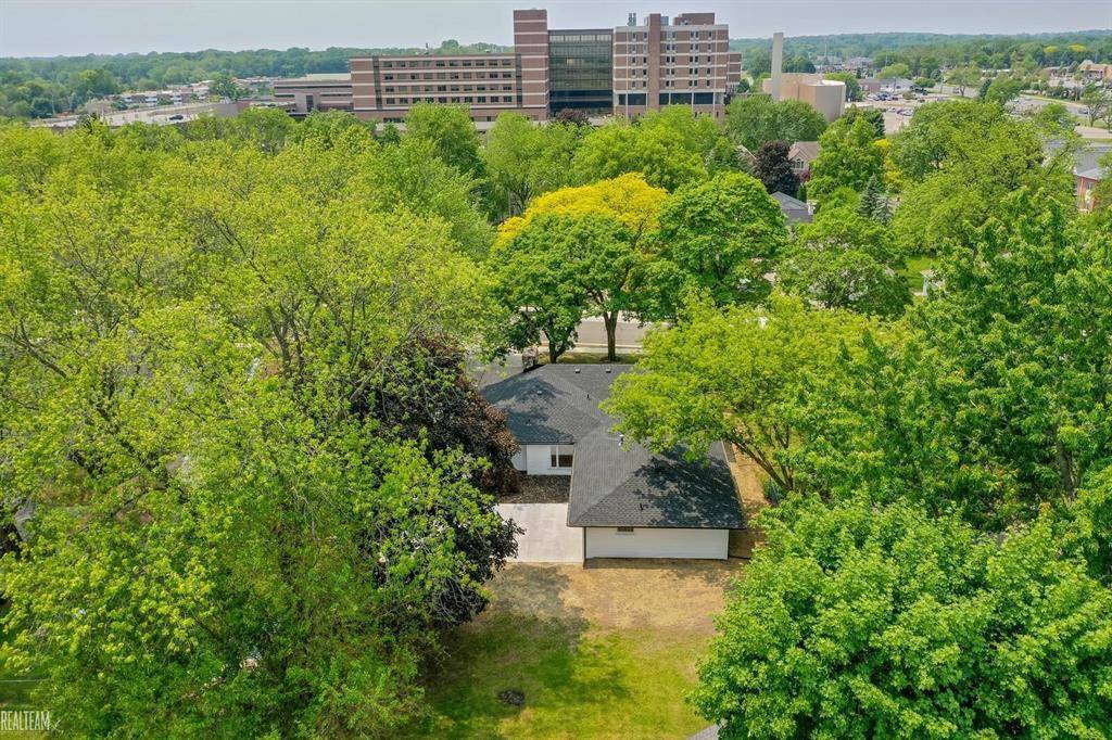 Rochester, MI 48307,330 N Helen Avenue