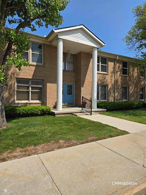 Marysville, MI 48040,275 Maywood Street #10