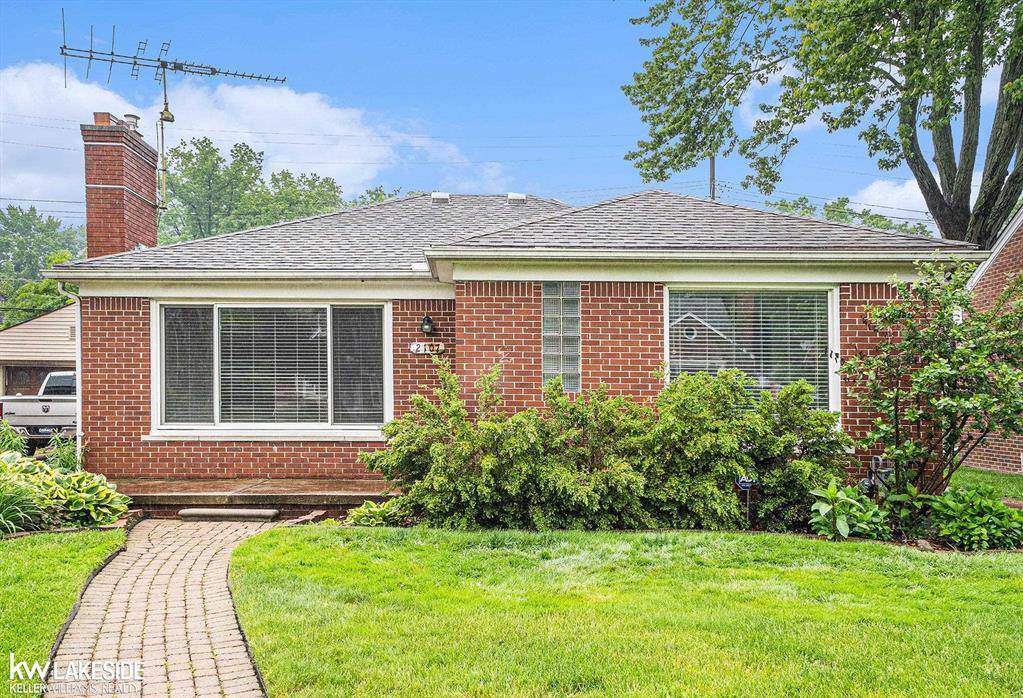 2107 Allard Avenue, Grosse Pointe Woods, MI 48236