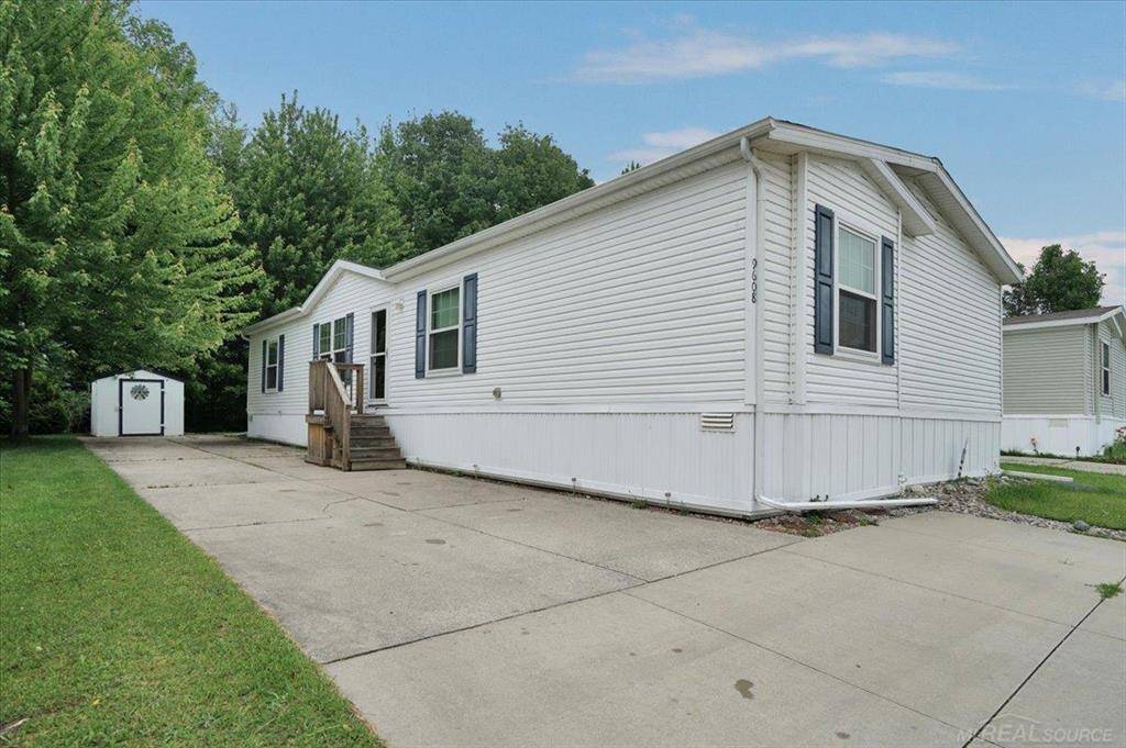 9608 Stoneypointe Drive 129, Ira Twp, MI 48023