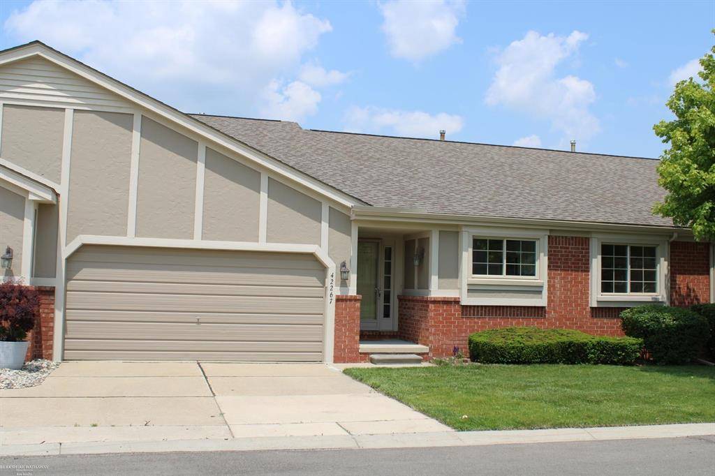 42267 Creekside Drive, Clinton Twp, MI 48038
