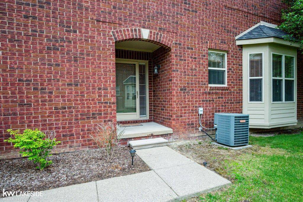 Clinton Twp, MI 48038,19354 Acorn Lane