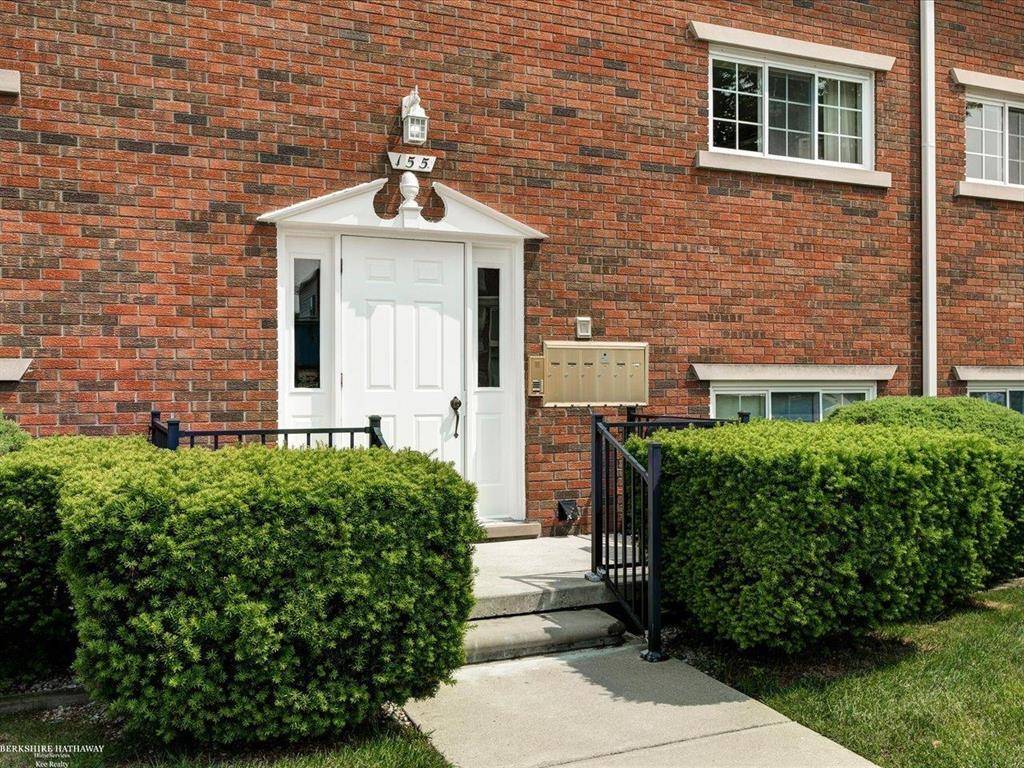 Marine City, MI 48939,155 S Water Street 306