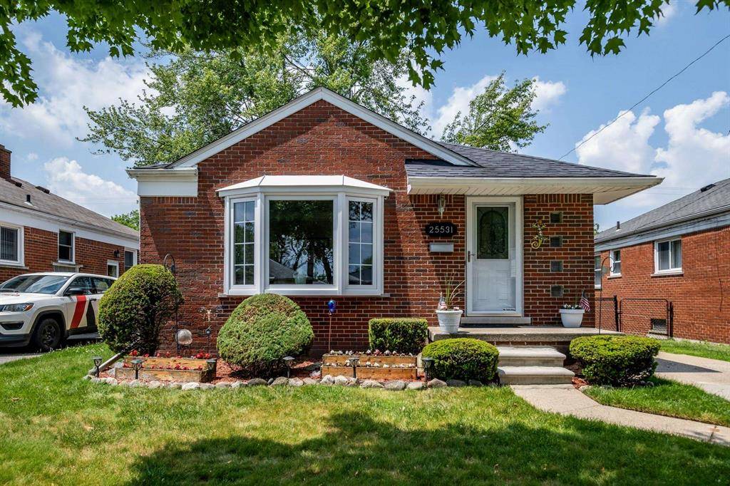 25531 Ursuline Street, St. Clair Shores, MI 48081