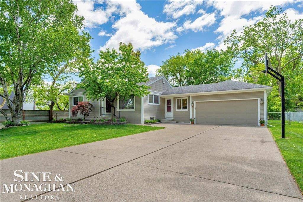 1076 Kelley Street, Troy, MI 48083