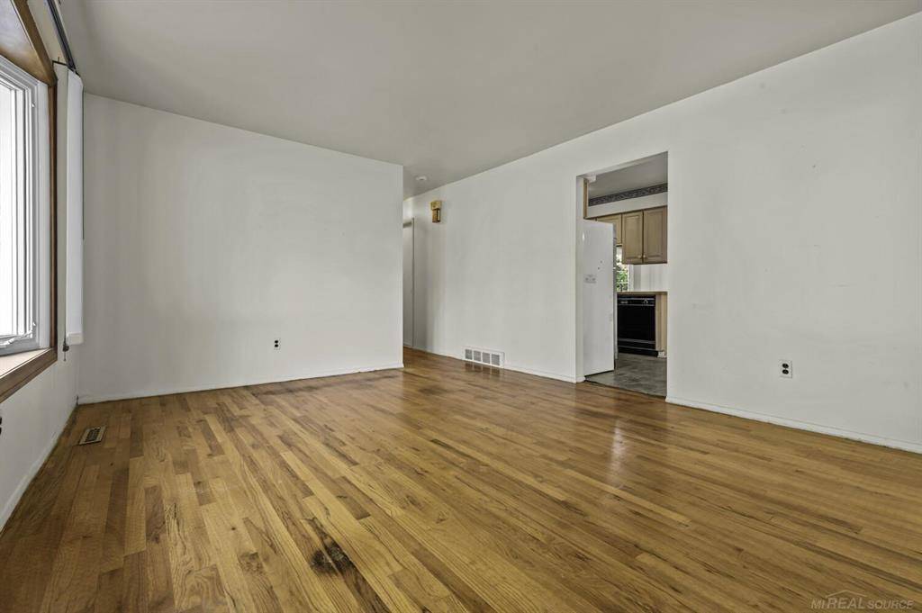 St. Clair Shores, MI 48080,23729 Grove Street