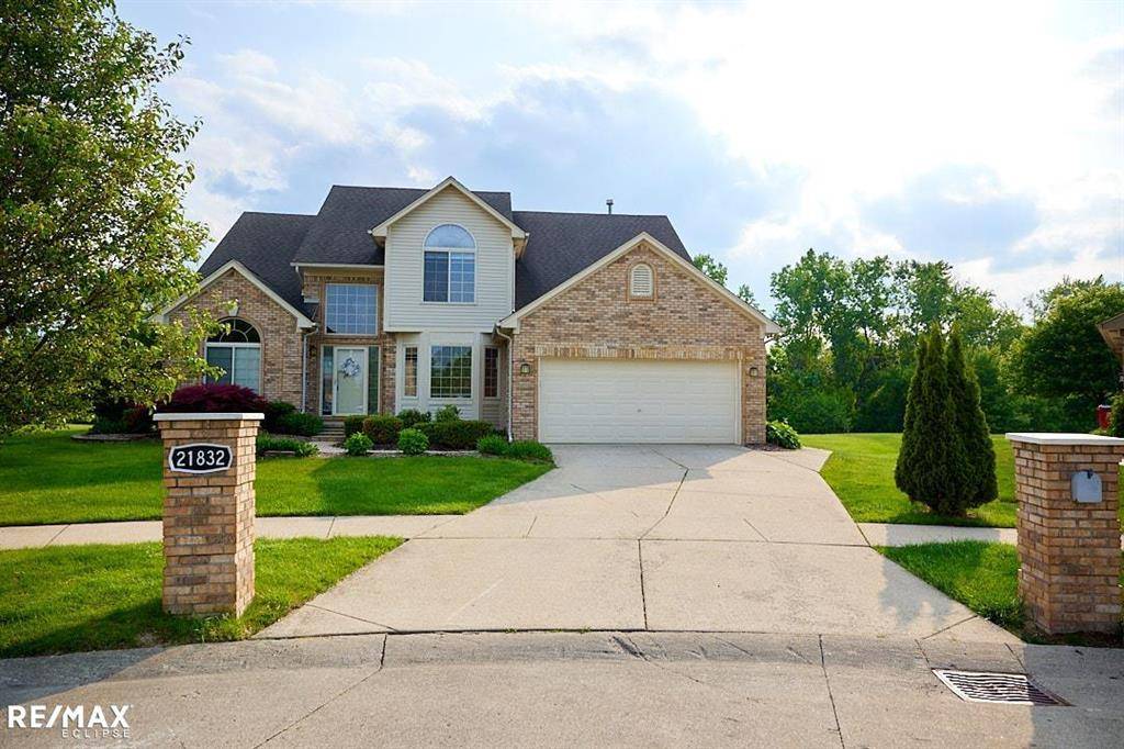 21832 Preserve Ct, Macomb Twp, MI 48042