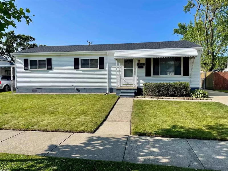 22521 Stephens Street, St. Clair Shores, MI 48080