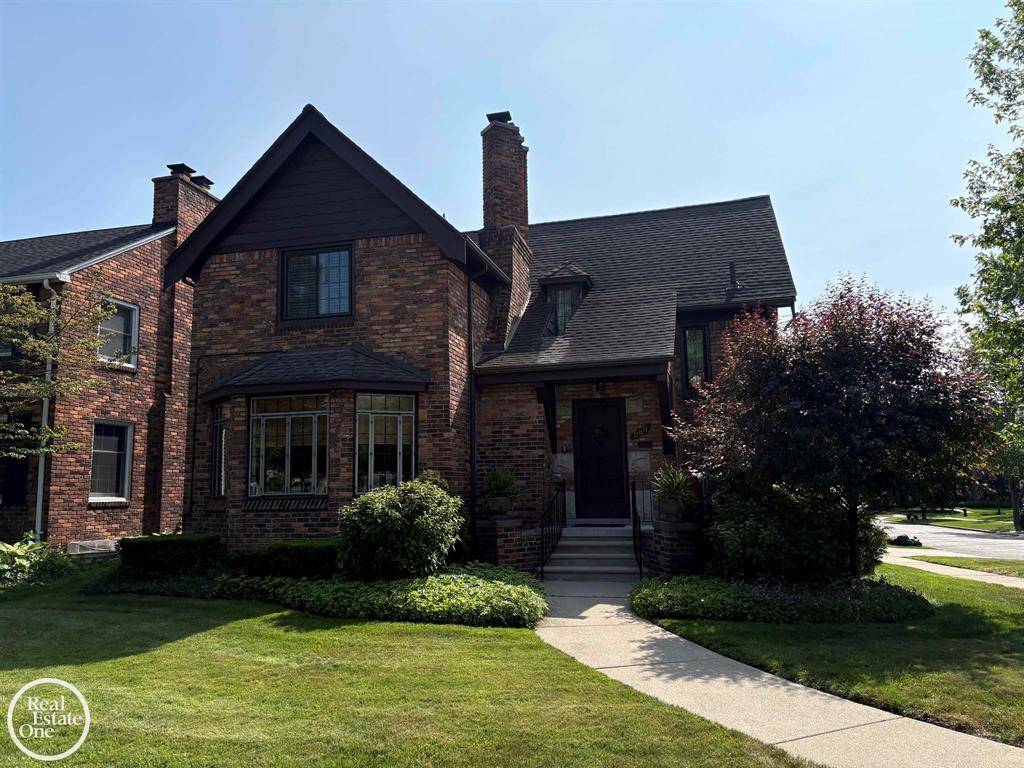 289 Mcmillan Road, Grosse Pointe Farms, MI 48236