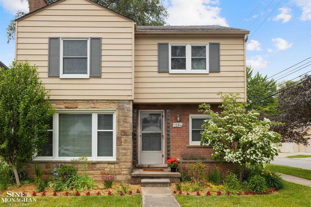 1284 Brys Drive, Grosse Pointe Woods, MI 48236