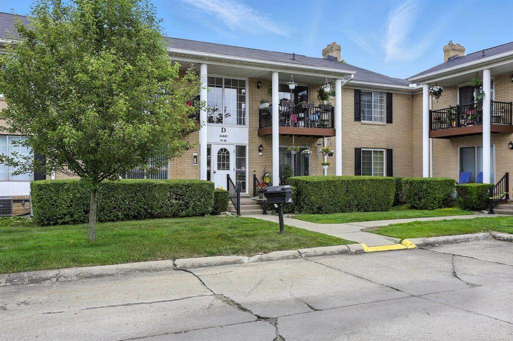 34801 Valleyview Drive D15, Sterling Heights, MI 48312