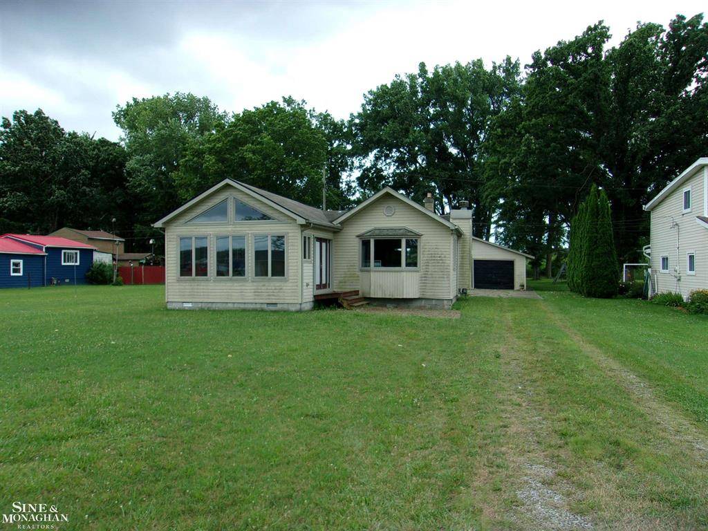 2221 N Channel Drive, Clay Twp, MI 48028